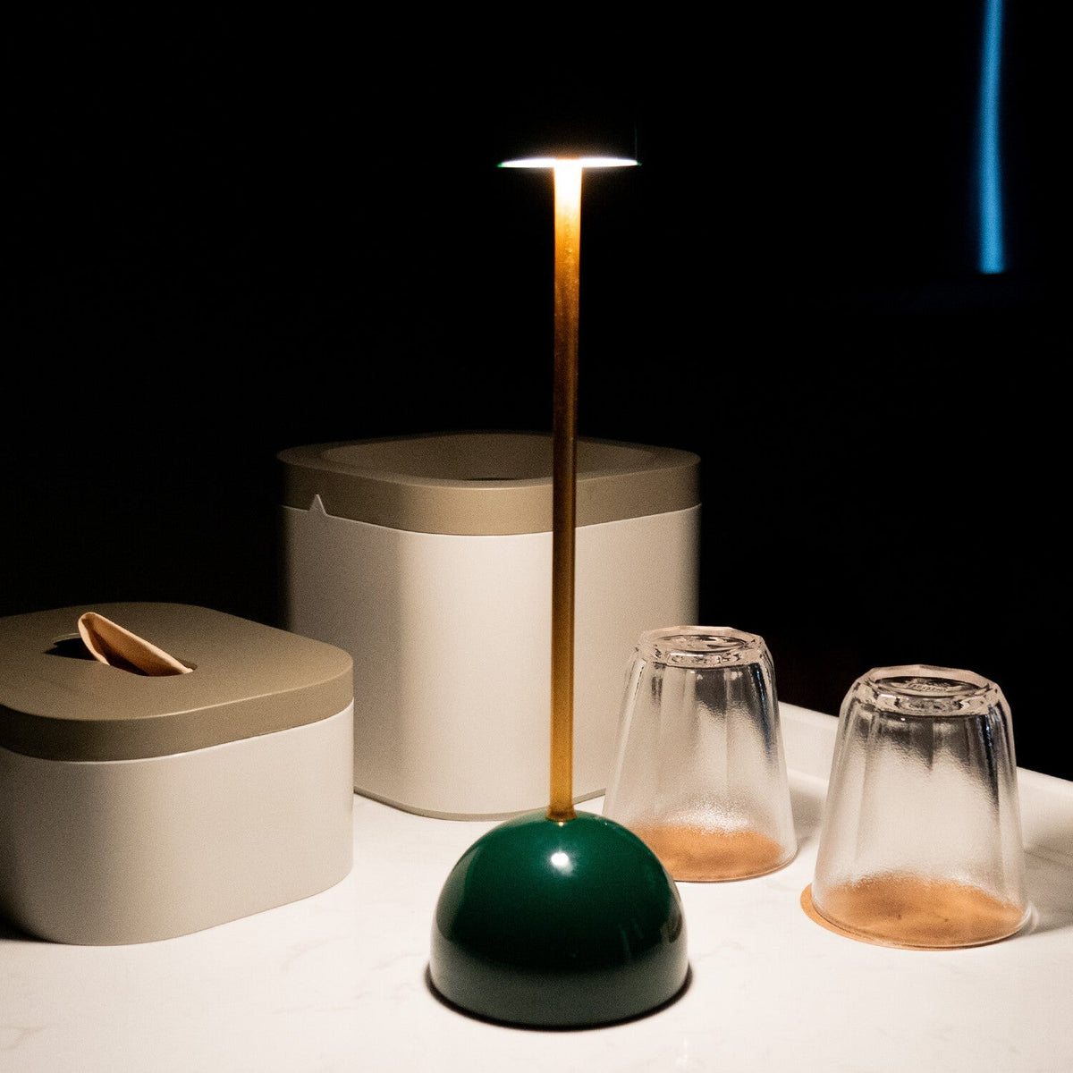 Trådløs LED Bordlampe – Moderne Design og Frihed | LuminaFlex