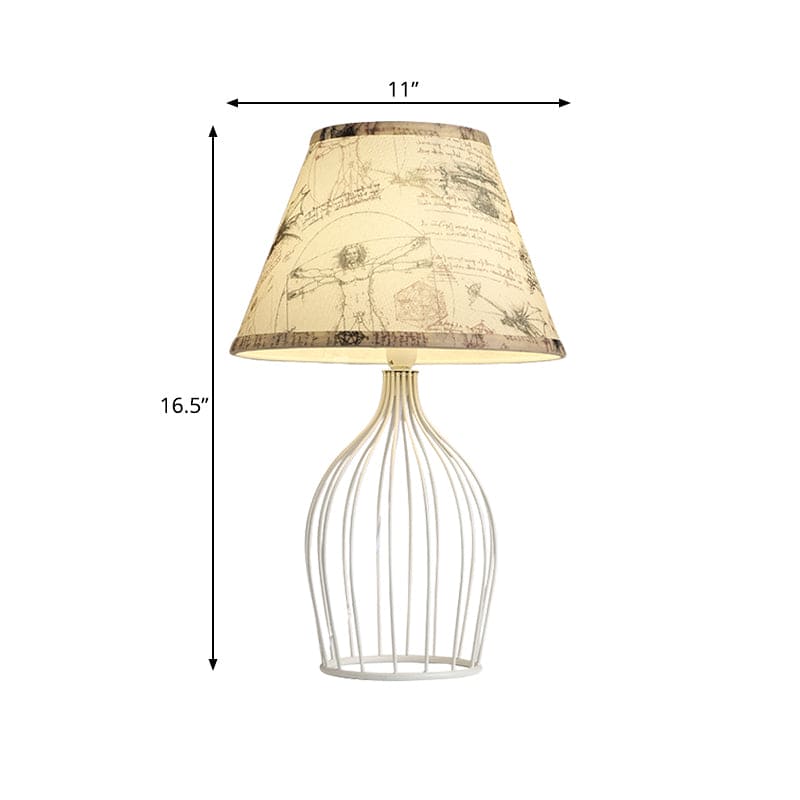 Traditionel Kegleformet Bordlampe med Trådkurvsfod | WireCage