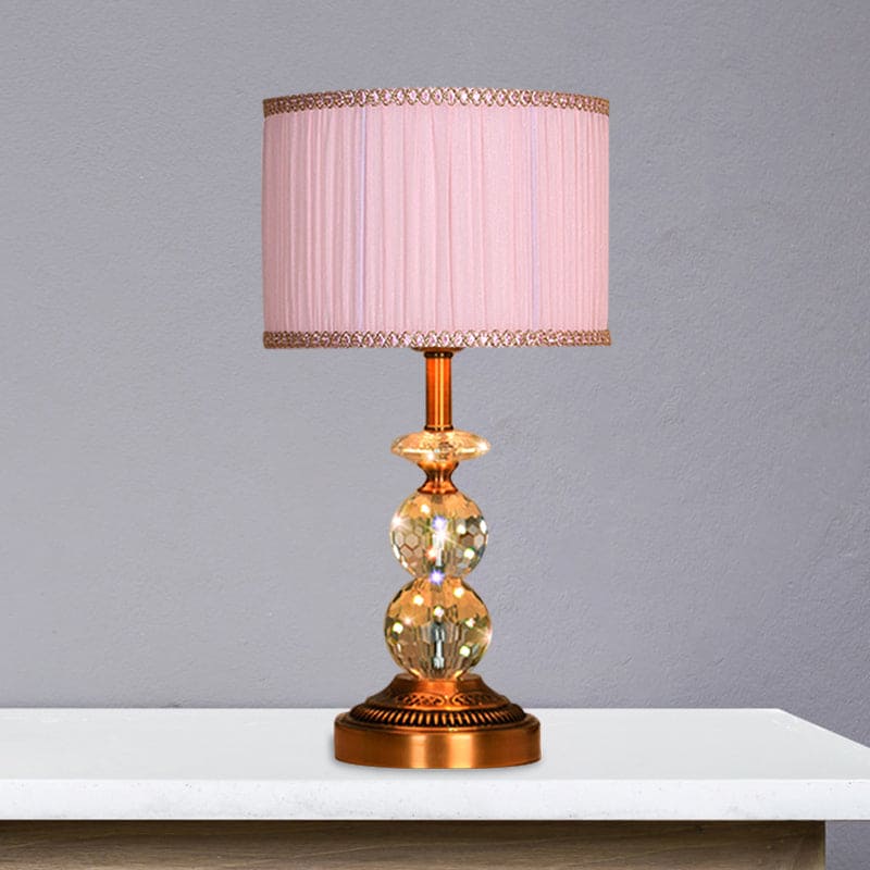 Bordlampe med Taperet Form og Facetslebne Krystalkugler | CrystalGlow