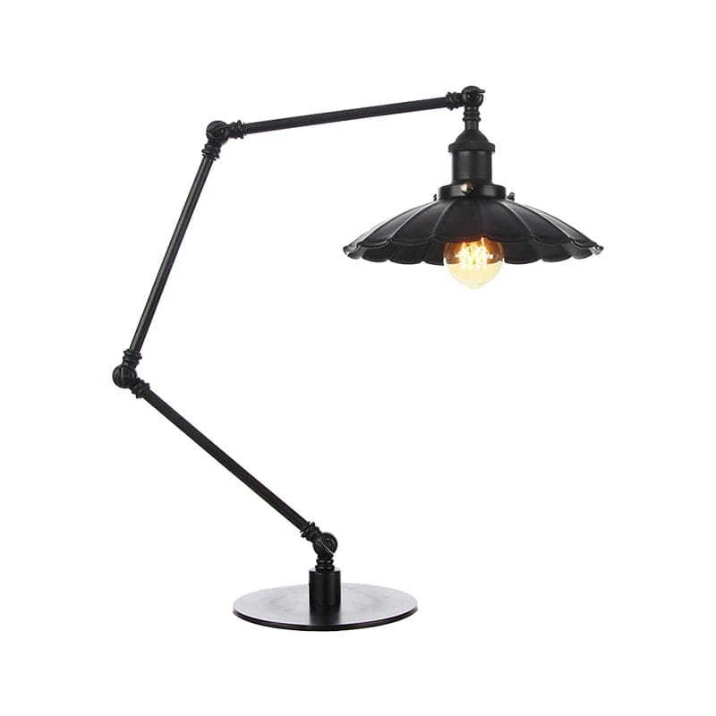 Justerbar Vintage Lampe med Skulpteret Metalkuppel | SculptedVintage