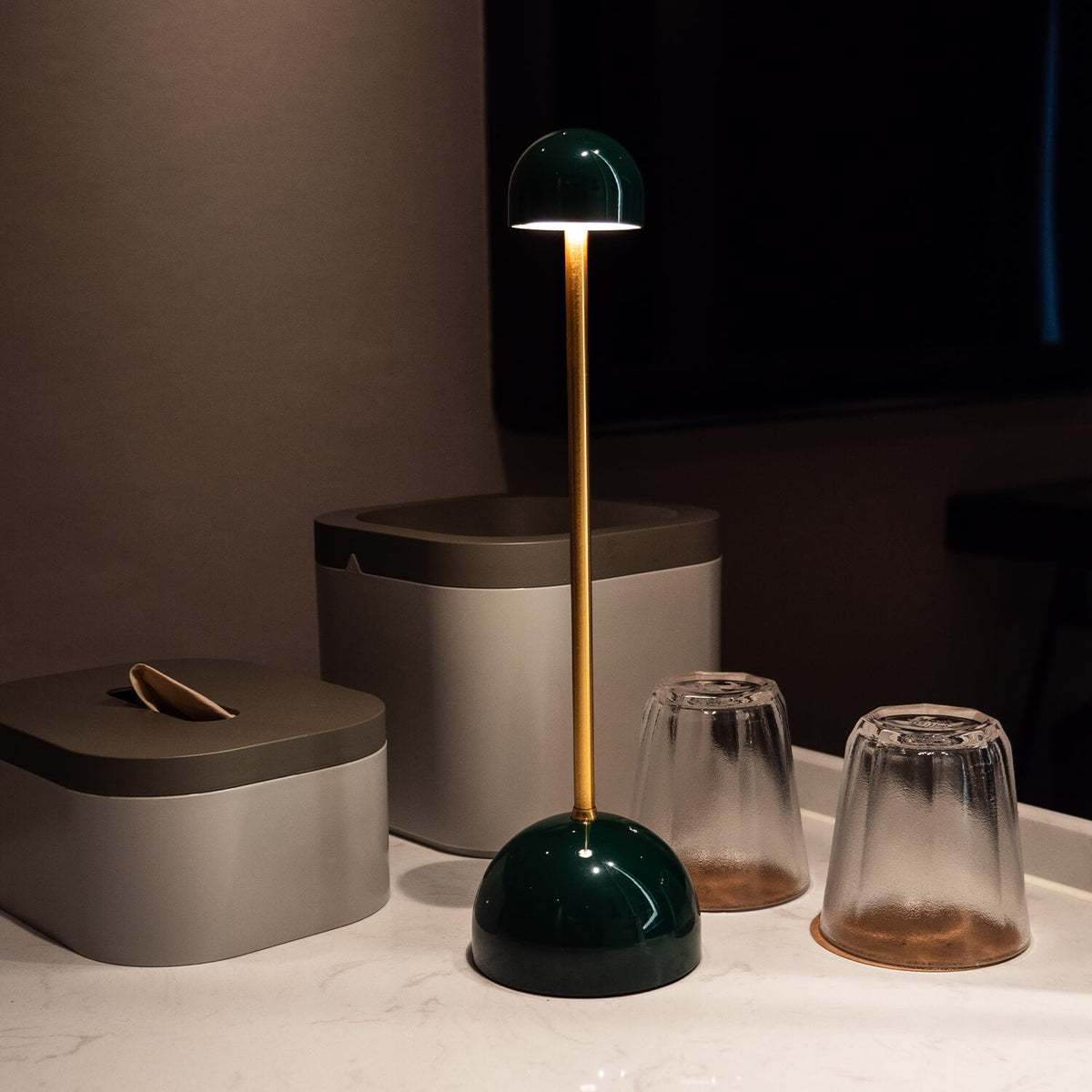 Trådløs LED Bordlampe – Moderne Design og Frihed | LuminaFlex