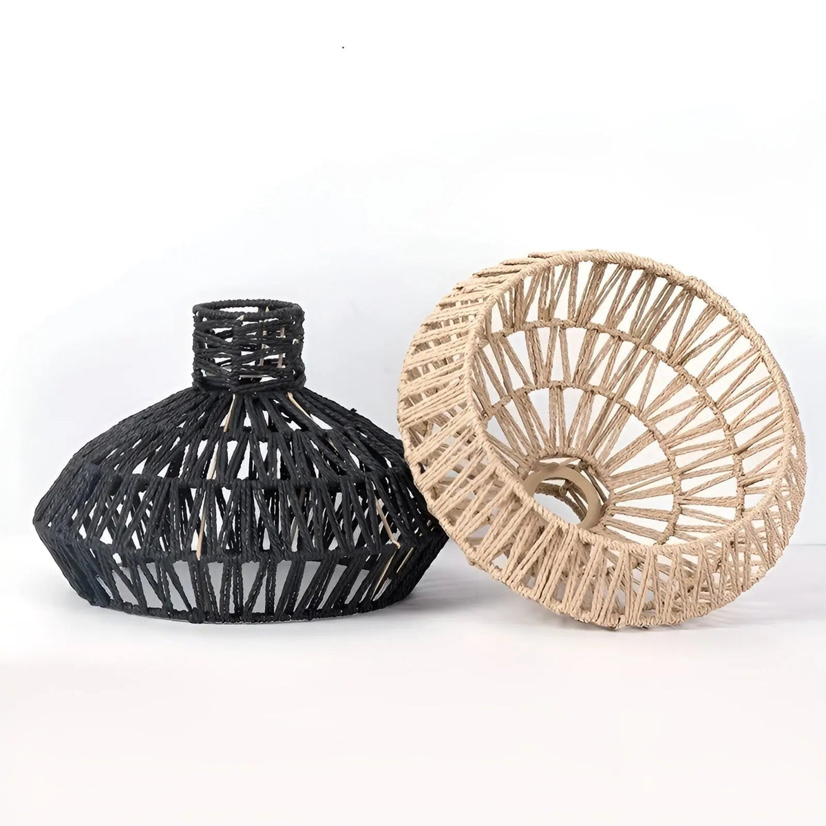 Elegant Håndvævet Rotan Loftlampe | NatureWeave