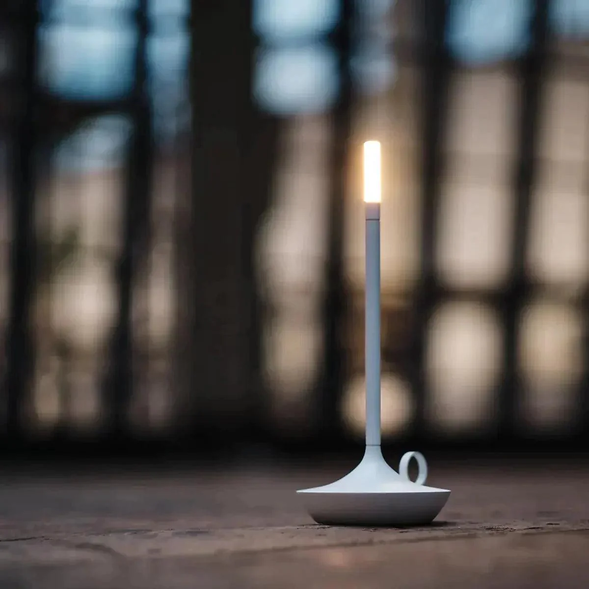 Dæmpbar Genopladelig LED Bordlampe – Praktisk og Stilfuld | BrightGlow