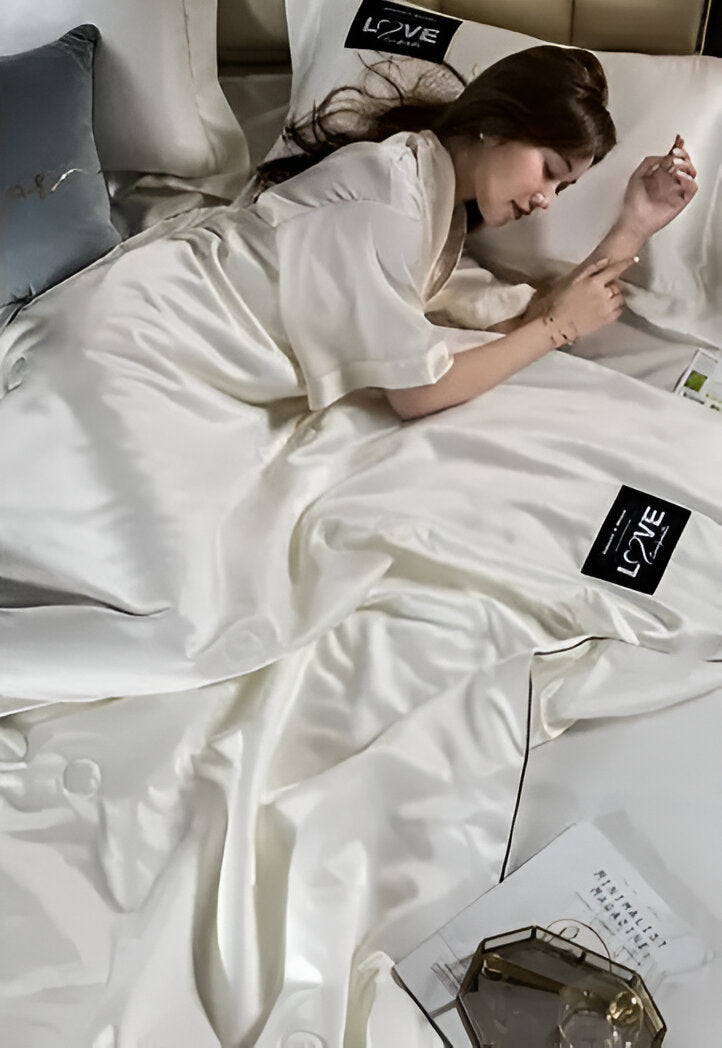 Blødt og Åndbart Satin Silke Sengetøj | AllSeasonLuxe