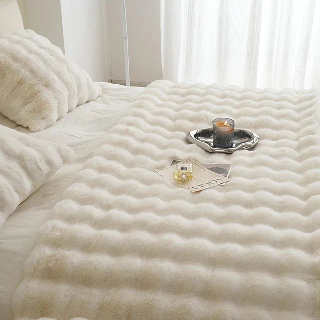 Kanin Faux-Fur Tæppe – Blødt og Luksuriøst | BunnyCozy