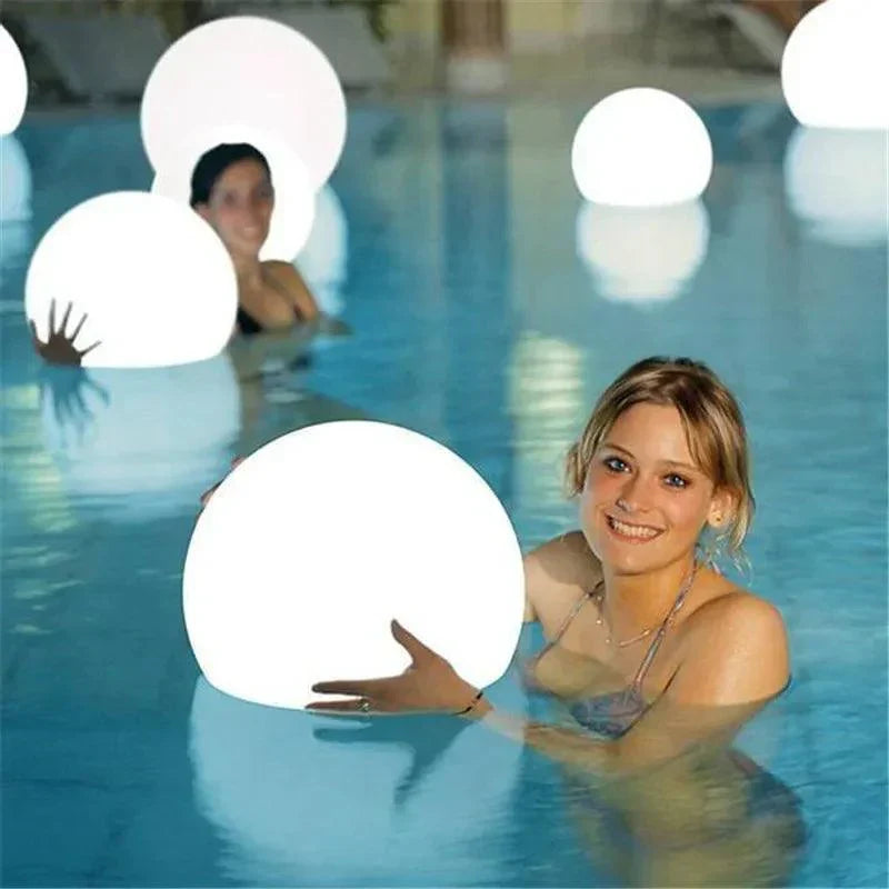 Vandtæt LED Kuglelampe Med Fjernbetjening | GlowSphere Luxe-3