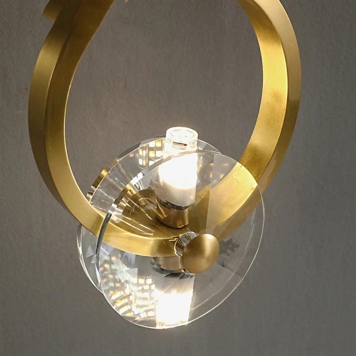LuxeShine - Elegant Gylden Kroneslysekrone