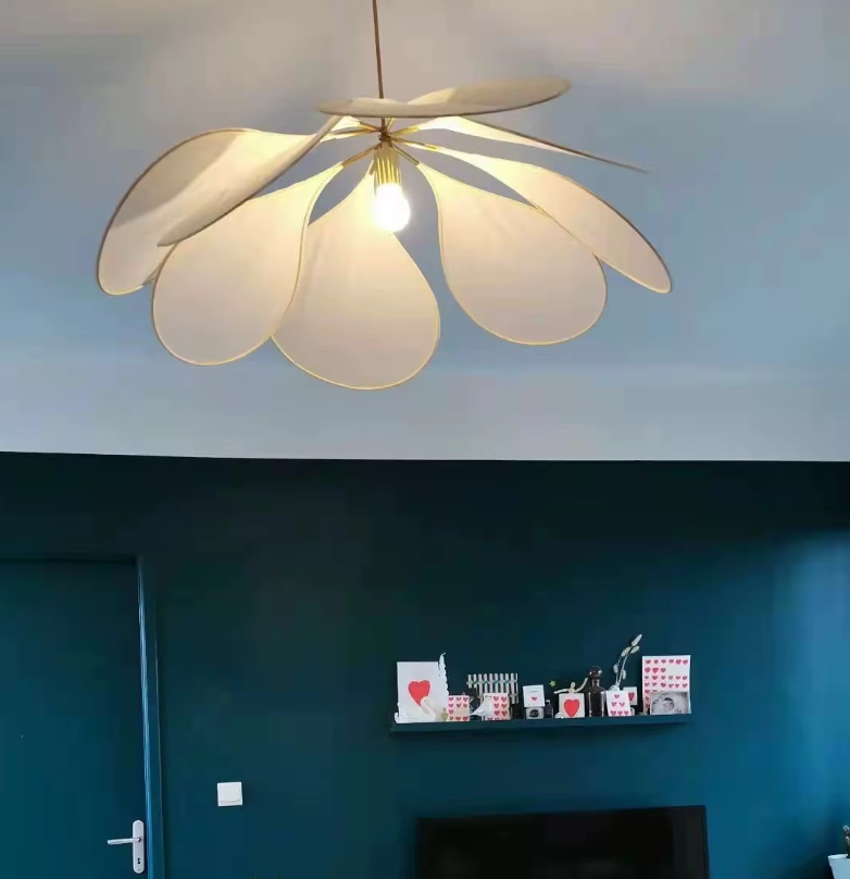 PetalGlow Blomsterpendel Lampe