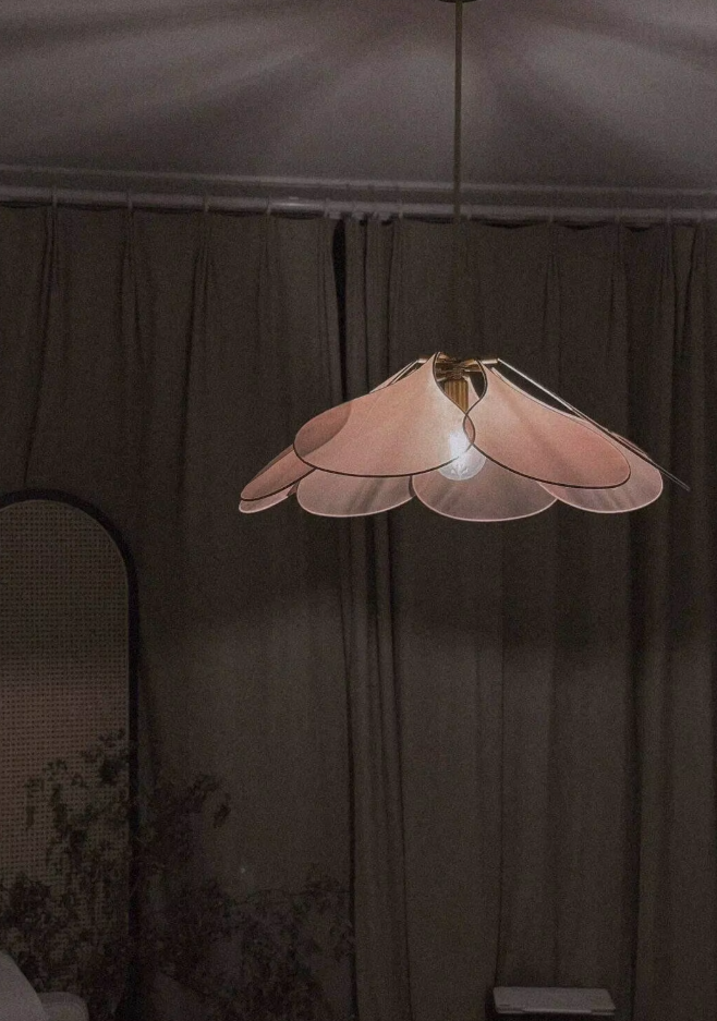 PetalGlow Blomsterpendel Lampe