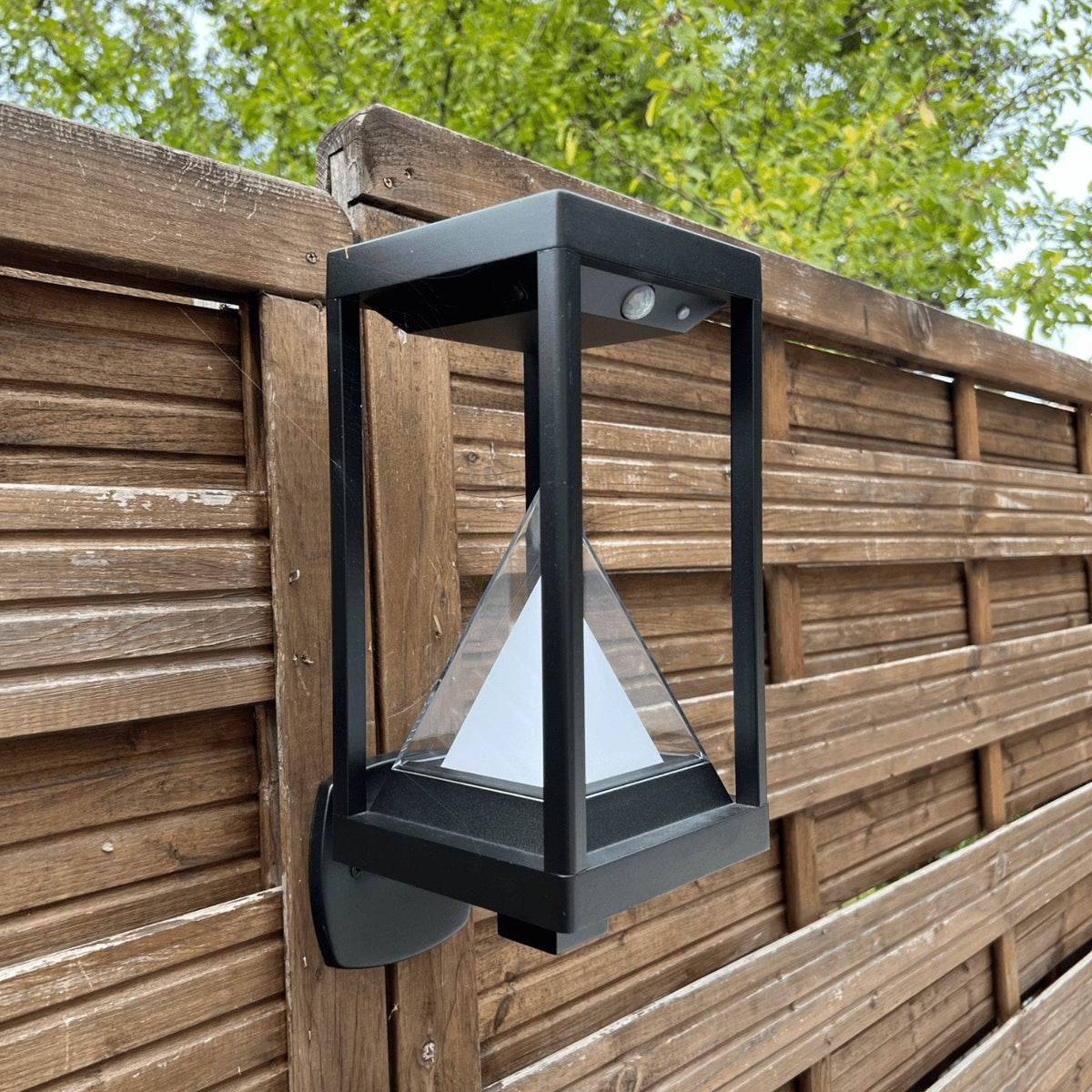 Elegant Solar Væglampe i Rustfrit Stål med Høj Lysudgang på 600 Lumen-1