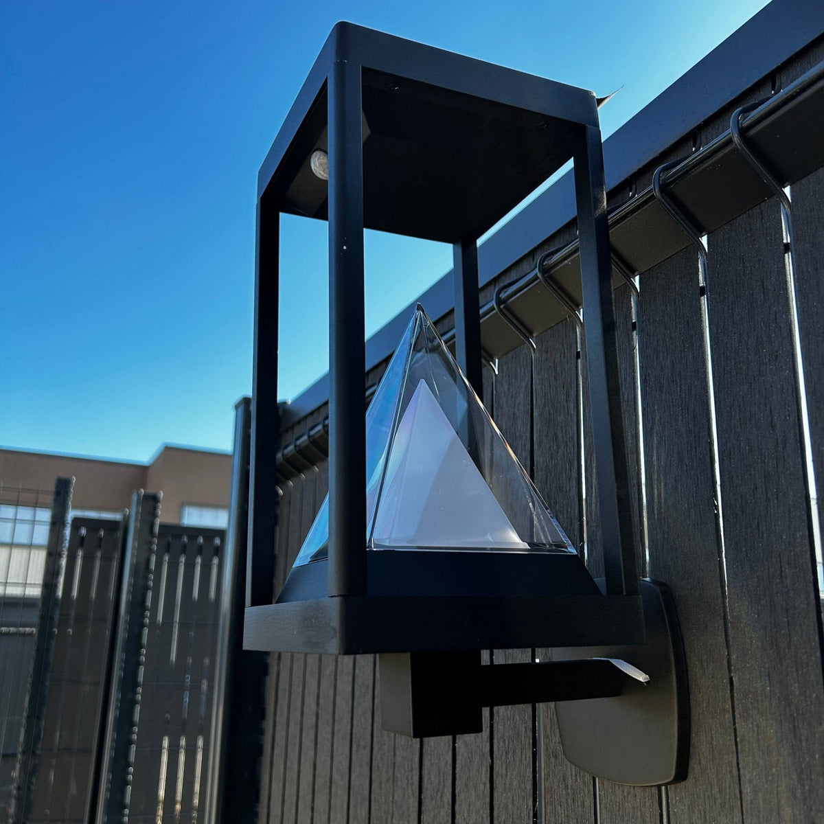 Elegant Solar Væglampe i Rustfrit Stål med Høj Lysudgang på 600 Lumen-4