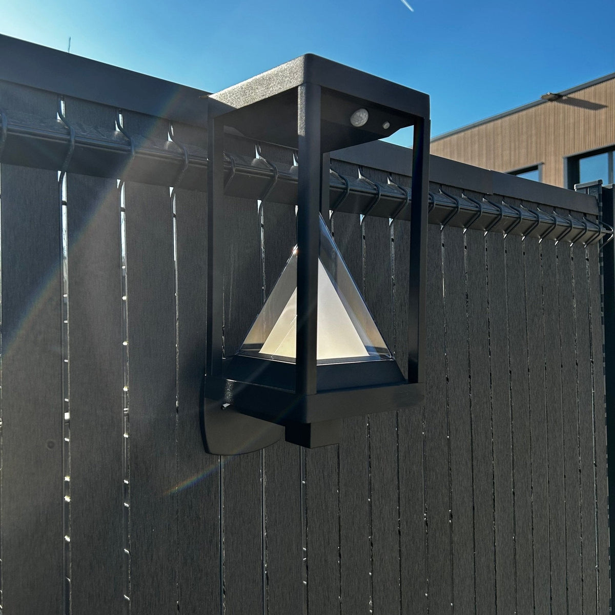 Elegant Solar Væglampe i Rustfrit Stål med Høj Lysudgang på 600 Lumen-6