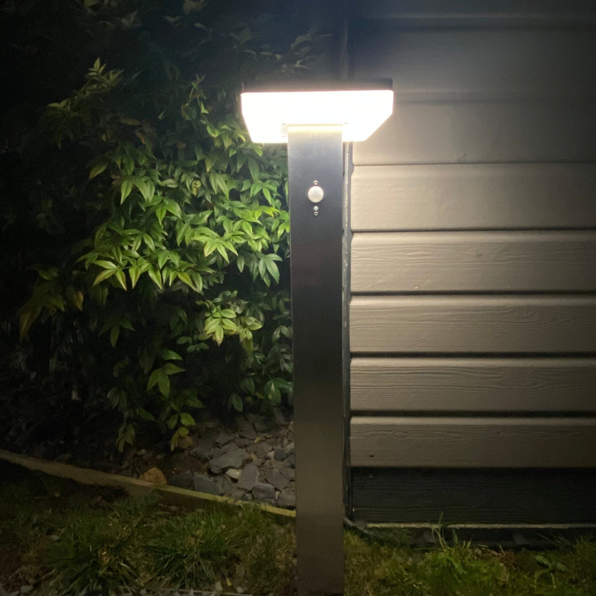 Solarlampe med Bevægelsessensor og 1000 Lumen Lysstyrke i Rustfrit Stål-3