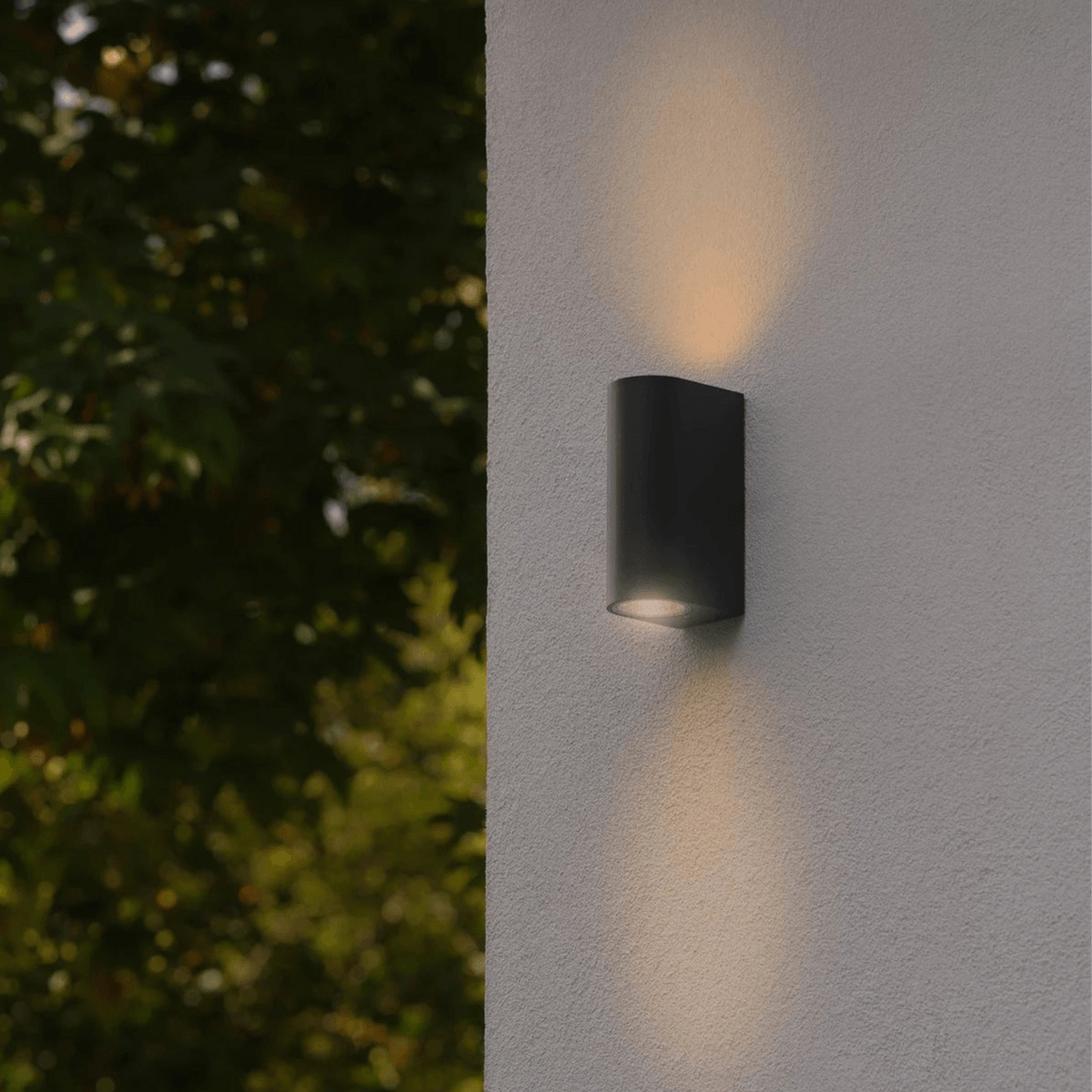 Elegant Udendørs Lampe i Aluminium med Dimbart LED Lys til Udendørs Belysning-1