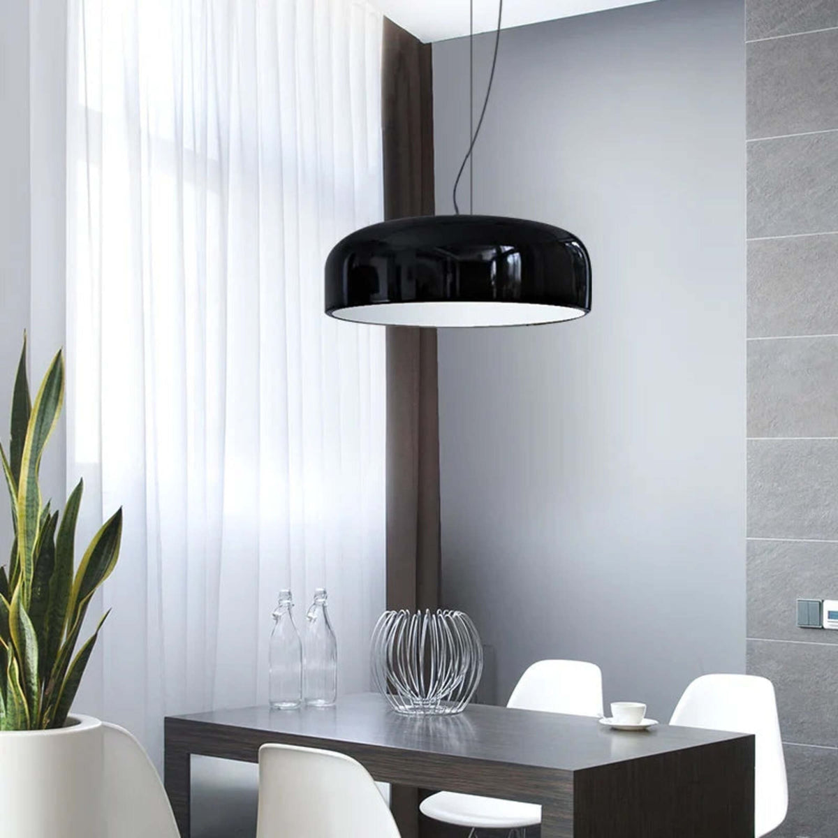 Sophistikeret Sort Loftlampe | NoirElegance