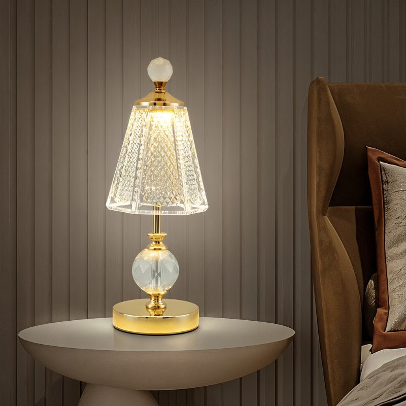 Strålende Gylden Bordlampe | GoldenGleam