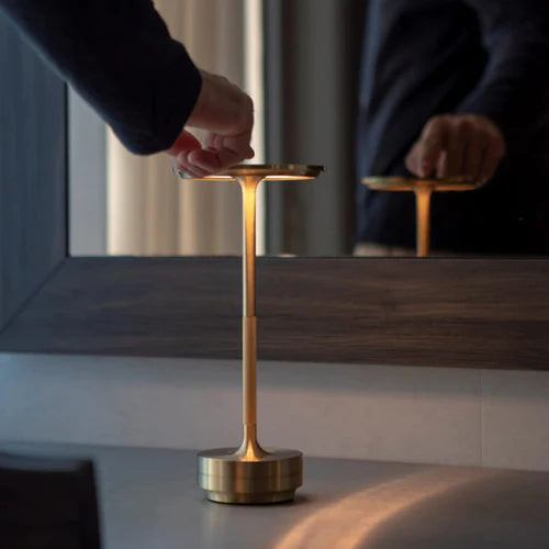 Trådløs Luksus Bordlampe – Elegant og Praktisk | LuxeBeam