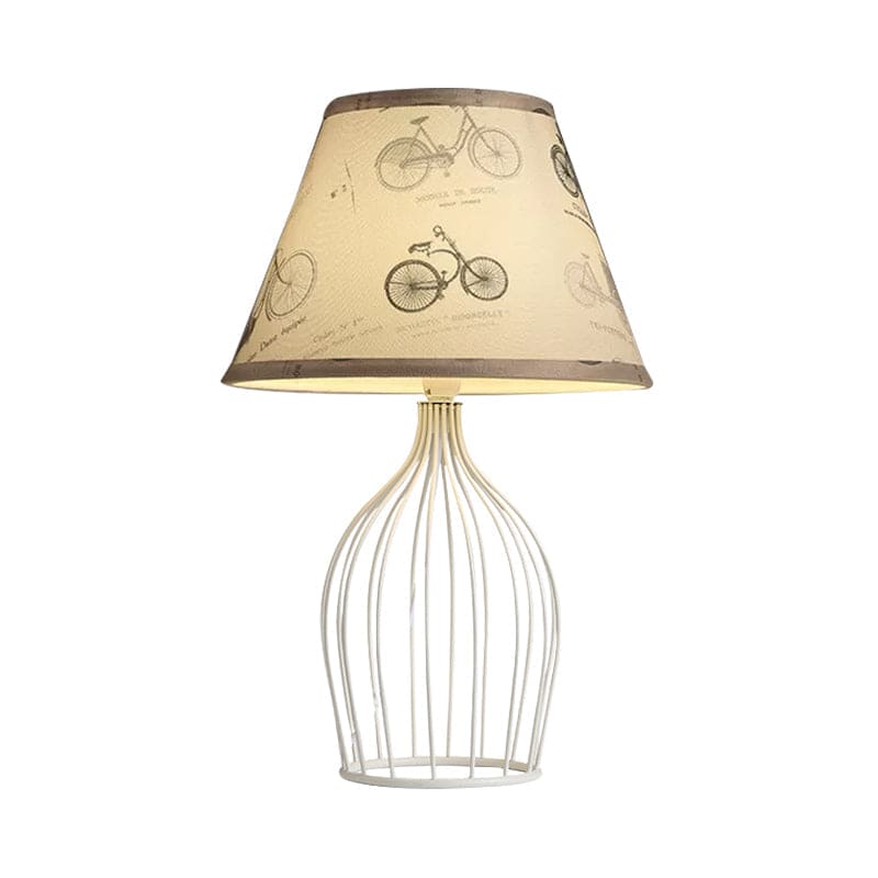 Traditionel Kegleformet Bordlampe med Trådkurvsfod | WireCage