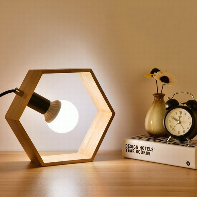 Stilfuld Sekskantet Træbordlampe til Varm Atmosfære | HexaGlow