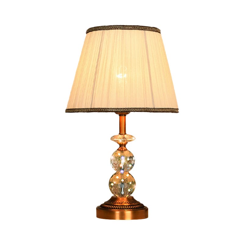 Bordlampe med Taperet Form og Facetslebne Krystalkugler | CrystalGlow