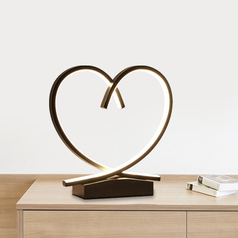 Trænatbord med Kærligt Hjerte | HeartWood