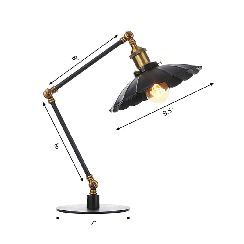 Justerbar Vintage Lampe med Skulpteret Metalkuppel | SculptedVintage