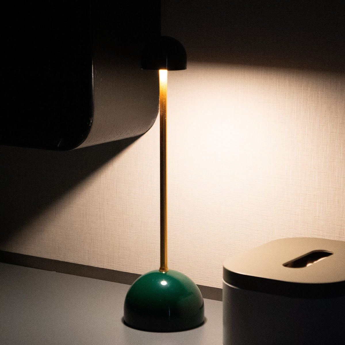 Trådløs LED Bordlampe – Moderne Design og Frihed | LuminaFlex