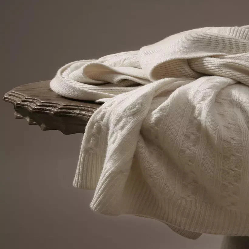 LuxeWarm Cashmere Strik Plaid