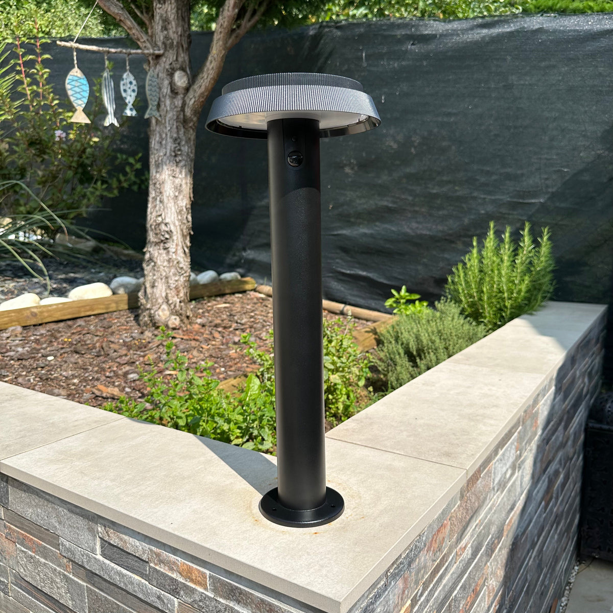 Elegant Solar Bollard med Justerbare Lysindstillinger til Udendørs Belysning-4