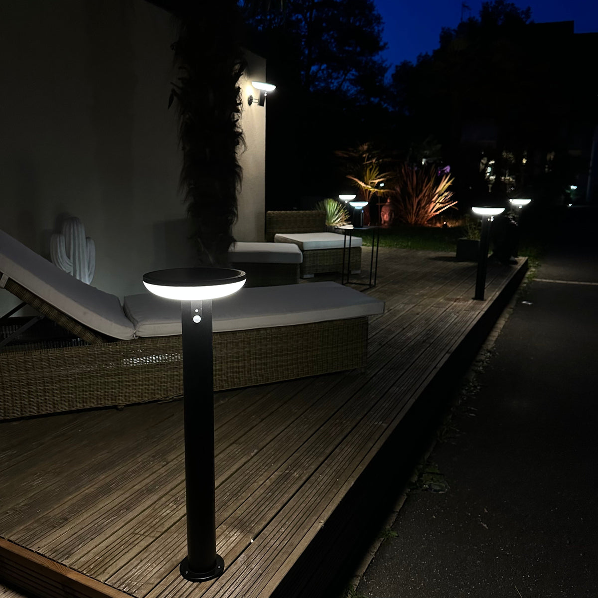 Solar Bollard Light med Justerbar Belysning og Bevegelsessensor til Udendørsbrug-3