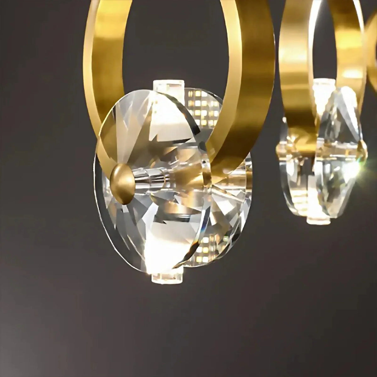LuxeShine - Elegant Gylden Kroneslysekrone