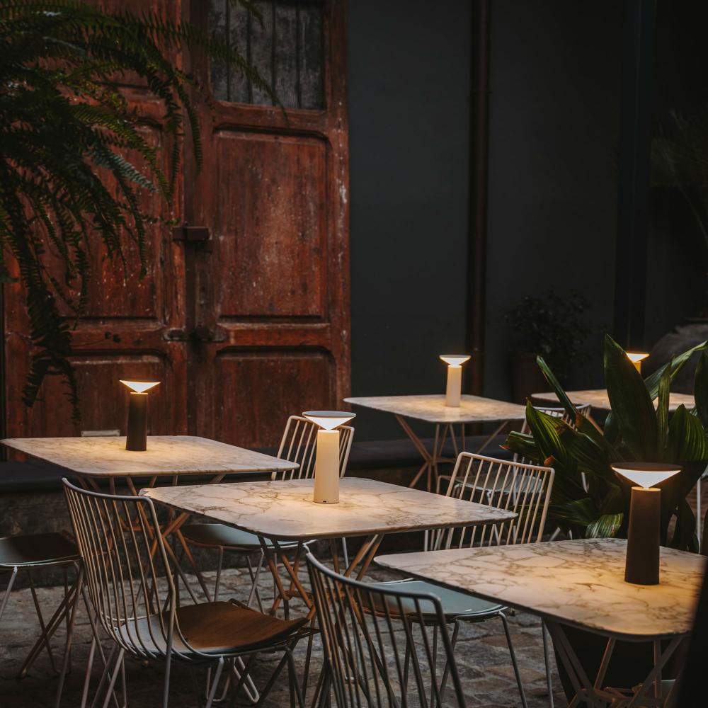 LED Udendørs Bordlampe med Justerbar Arm | FlexiGlow