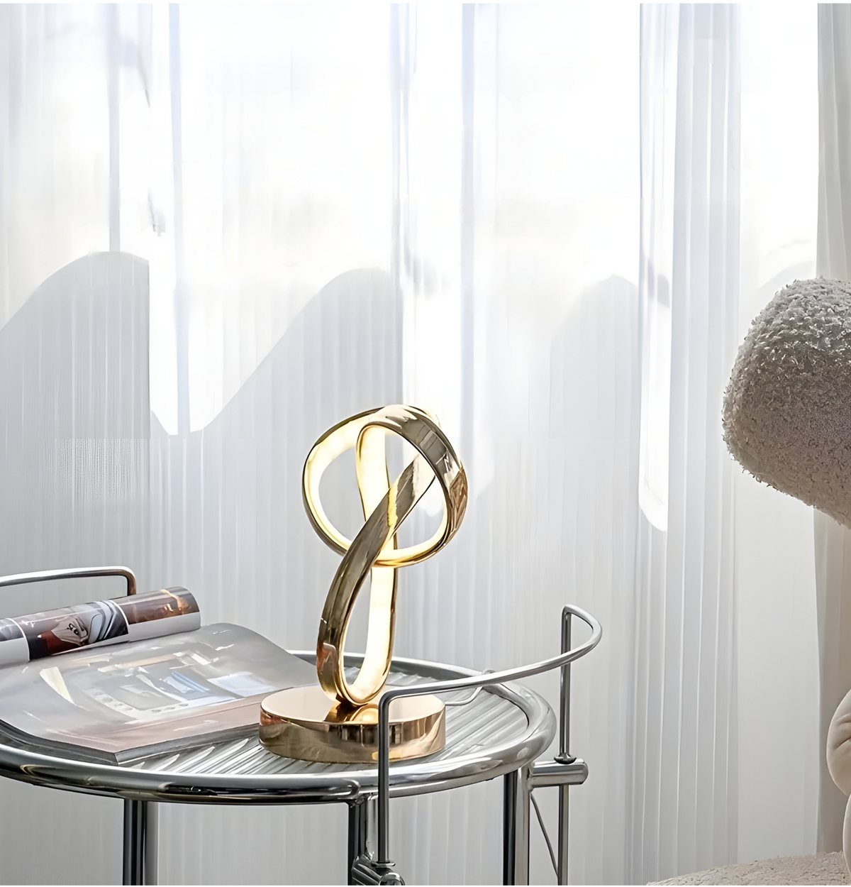 Elegant Guld Bordlampe | DecoGlow