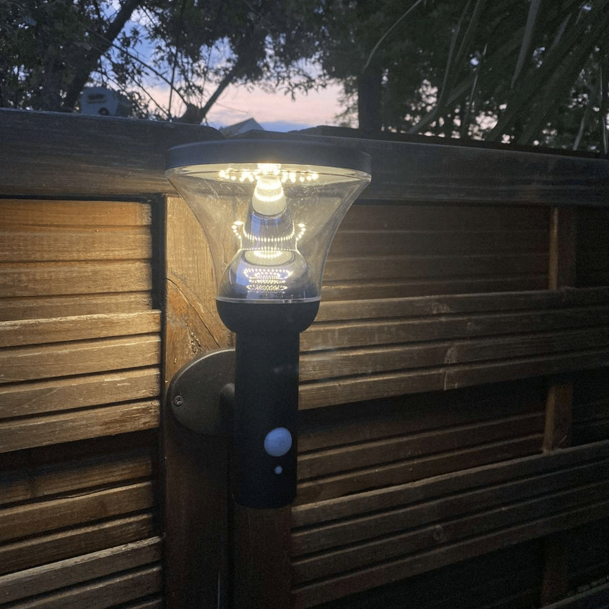 Solarlampe til Vægmontering i Rustfrit Stål med Bevægelsessensor og Høj Lysstyrke-2