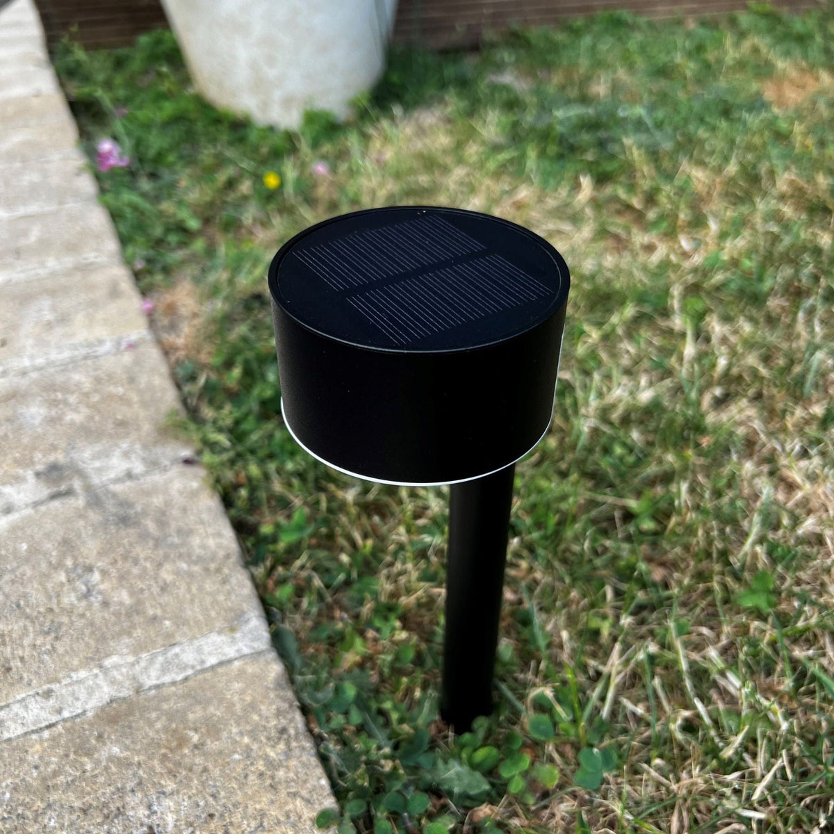 Elegant Solarlampe til Havebelysning med 100 Lumen Lysstyrke-2
