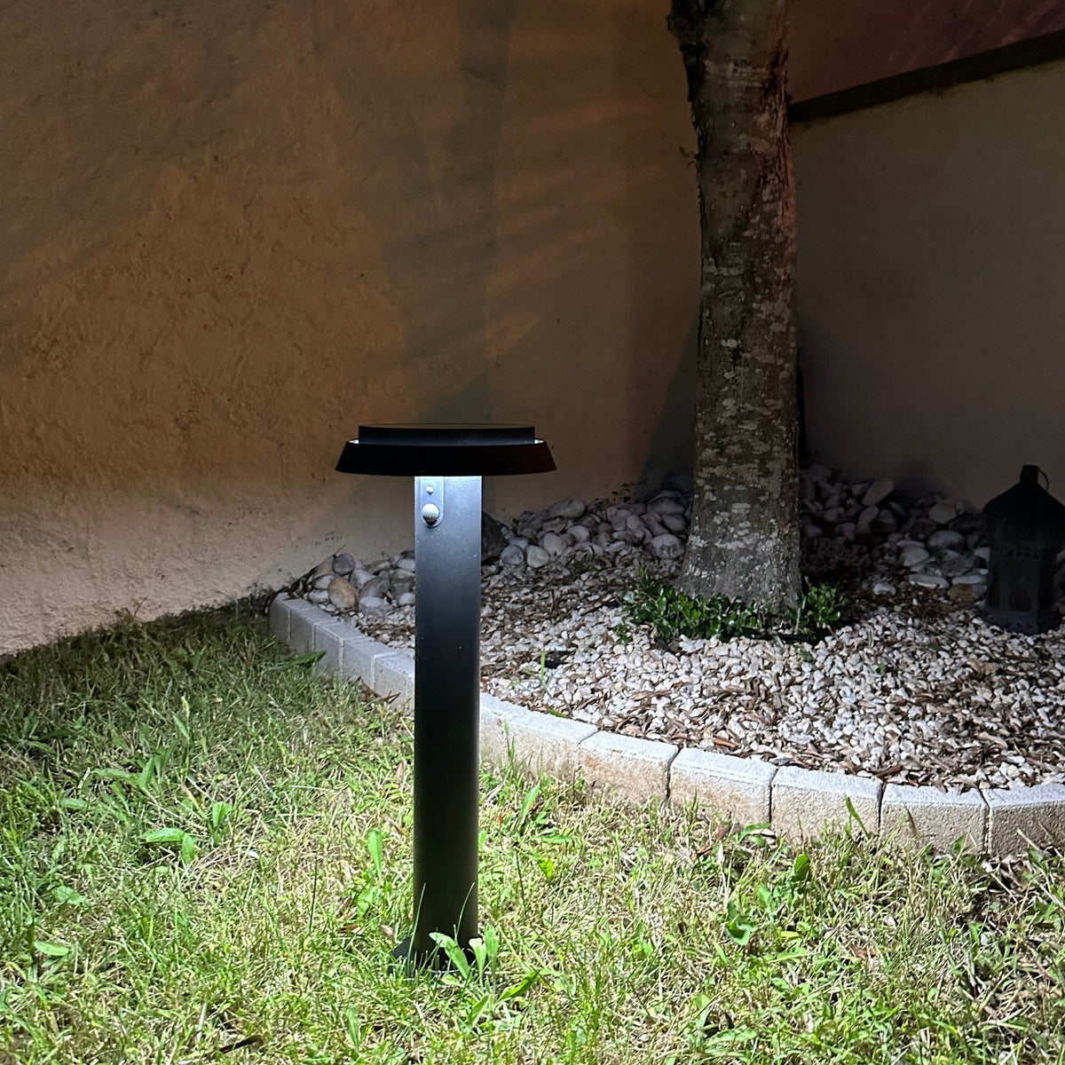 Elegant Solar Bollard med Justerbare Lysindstillinger til Udendørs Belysning-2