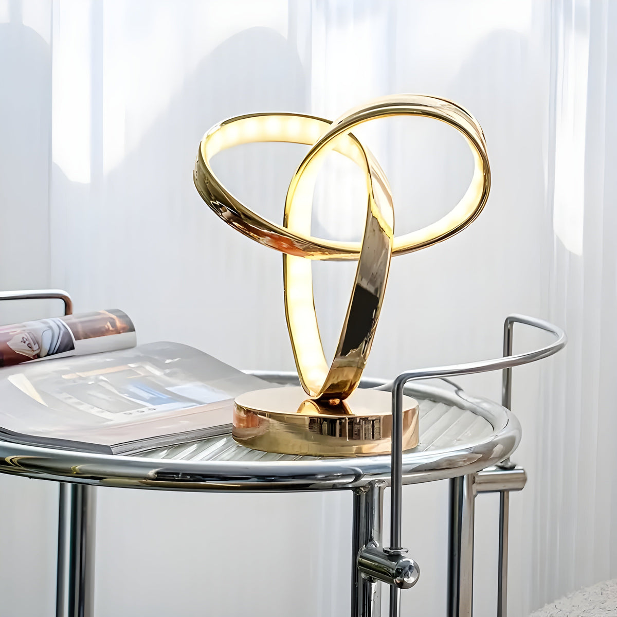 Elegant Guld Bordlampe | DecoGlow