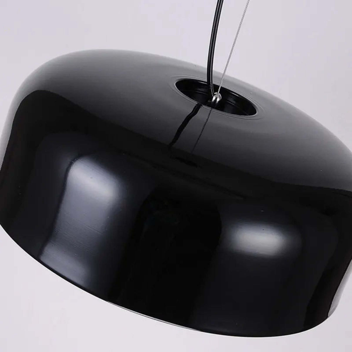 Sophistikeret Sort Loftlampe | NoirElegance