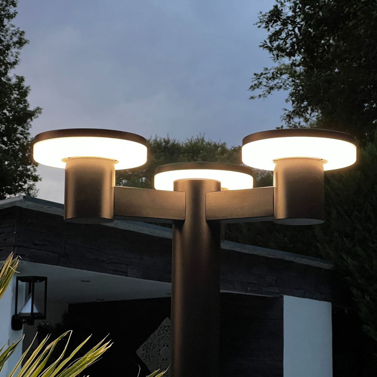 Elegant Solar LED Vloerlamp med 3000 Lumen Lysstyrke til Udendørs Brug-5