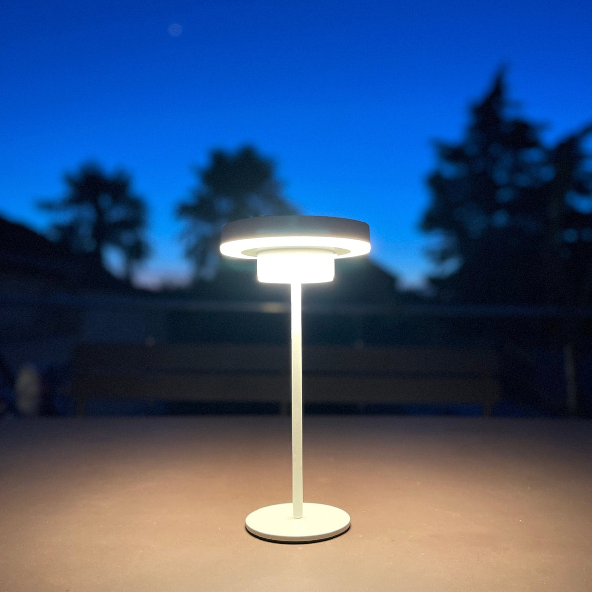 Elegant Solcelle Lampe til Udendørs Belysning - Justerbar Lysintensitet-6