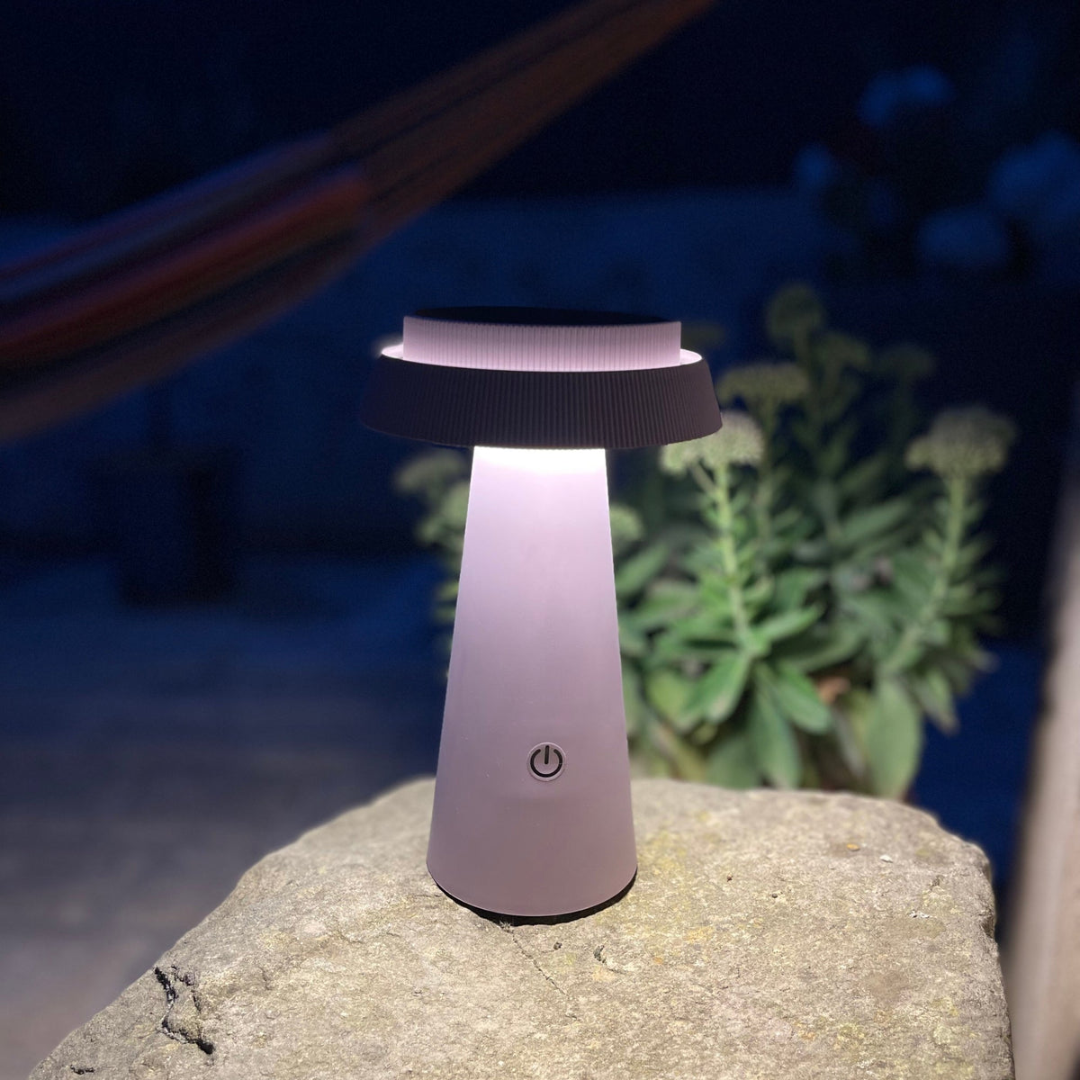 Elegant Rosa Solarlampe med Justerbar Lysstyrke til Udendørsbrug-4
