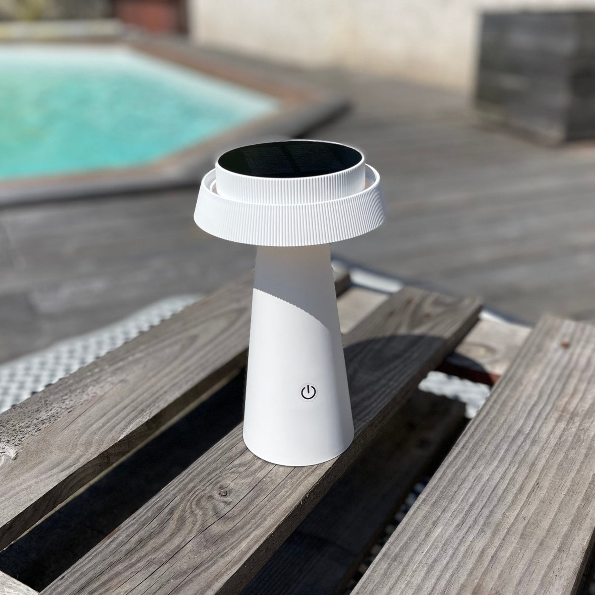 Elegant Rosa Solarlampe med Justerbar Lysstyrke til Udendørsbrug-1