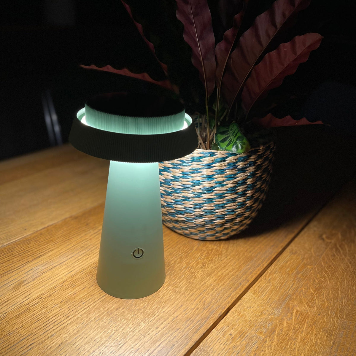 Elegant Rosa Solarlampe med Justerbar Lysstyrke til Udendørsbrug-5
