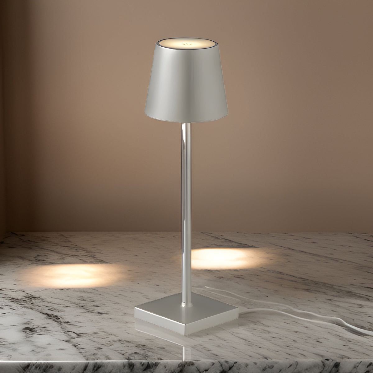 Multifunktionel Trådløs Genopladelig Bordlampe – Elegant og Praktisk | LumiFlex