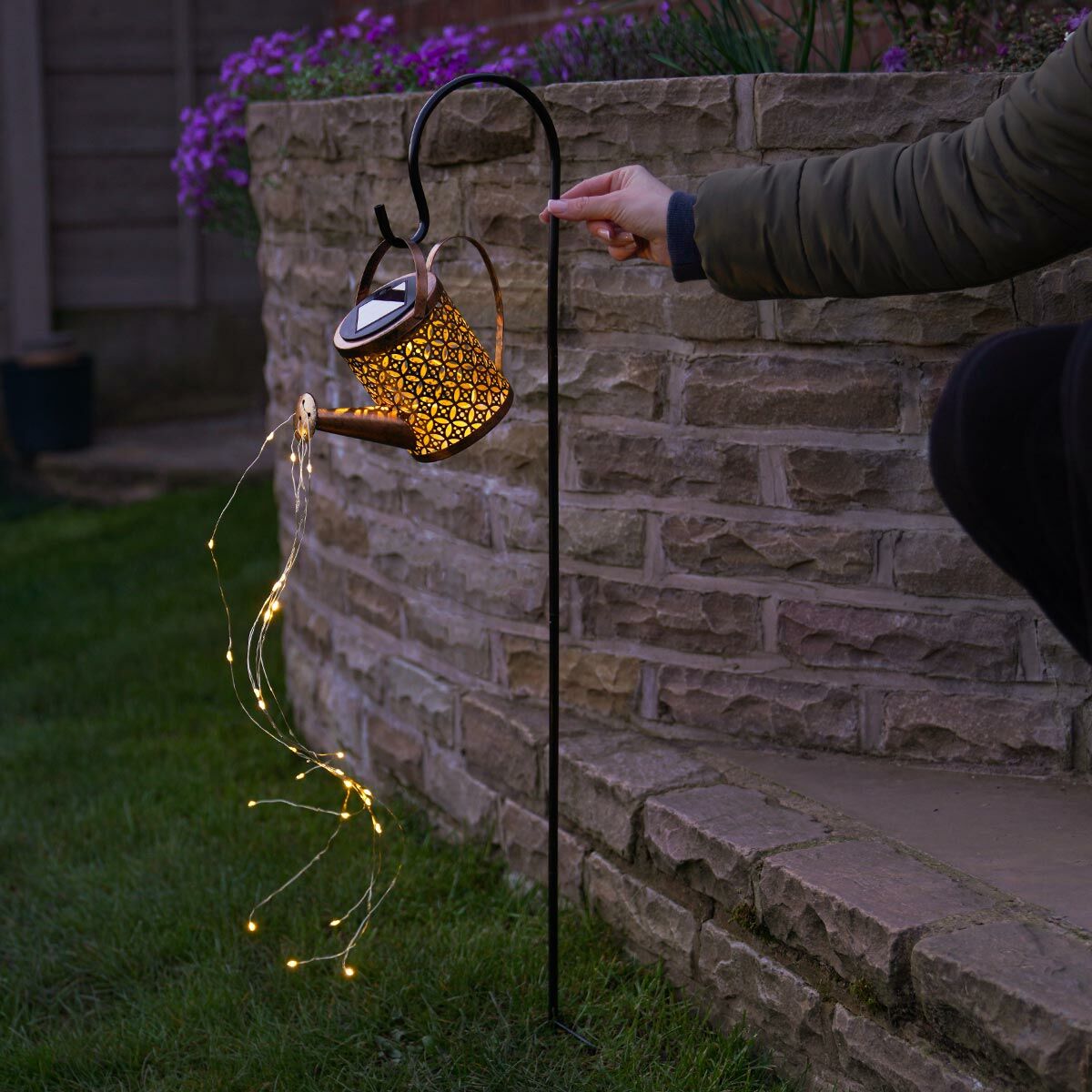 Kreativt og Vintage LED-Vandkande-Havelys | SolarPourGlow